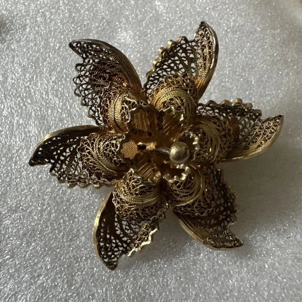 Vintage Filigree Flower Gold Tone Brooch Pin 2.25
